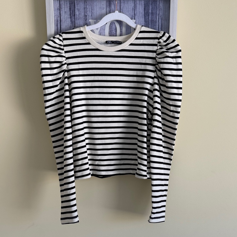 🖤Zara black&white Striped Puff Sleeve Top🖤